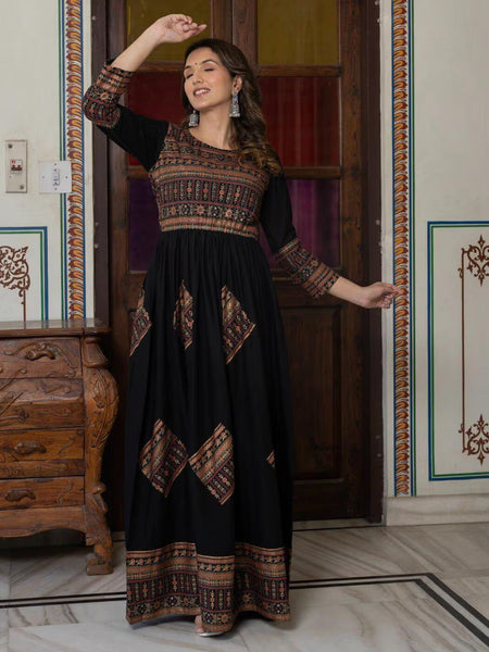 Women Floral Print Round-Neck Anarkali Kurta