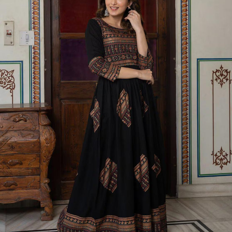 Women Floral Print Round-Neck Anarkali Kurta