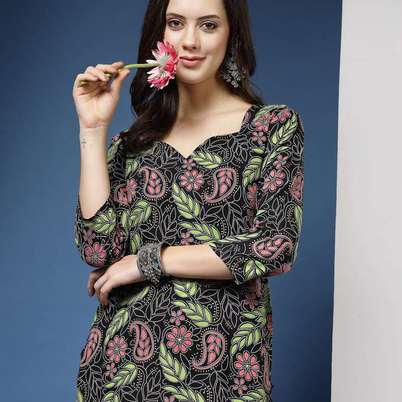 Women Paisley Print Straight Kurta Set
